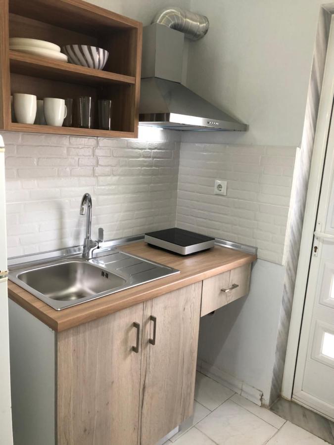 Vrasná Thealos Inn מראה חיצוני תמונה