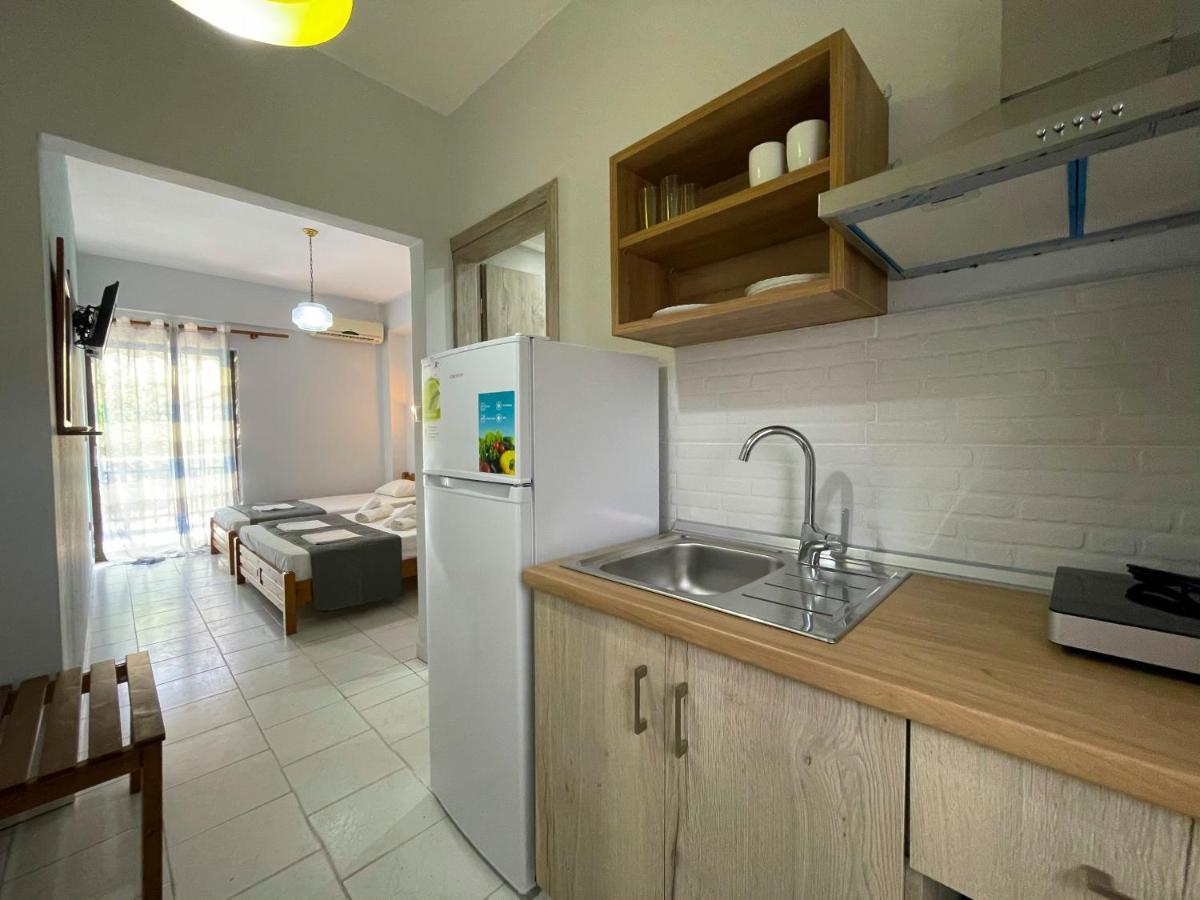 Vrasná Thealos Inn מראה חיצוני תמונה