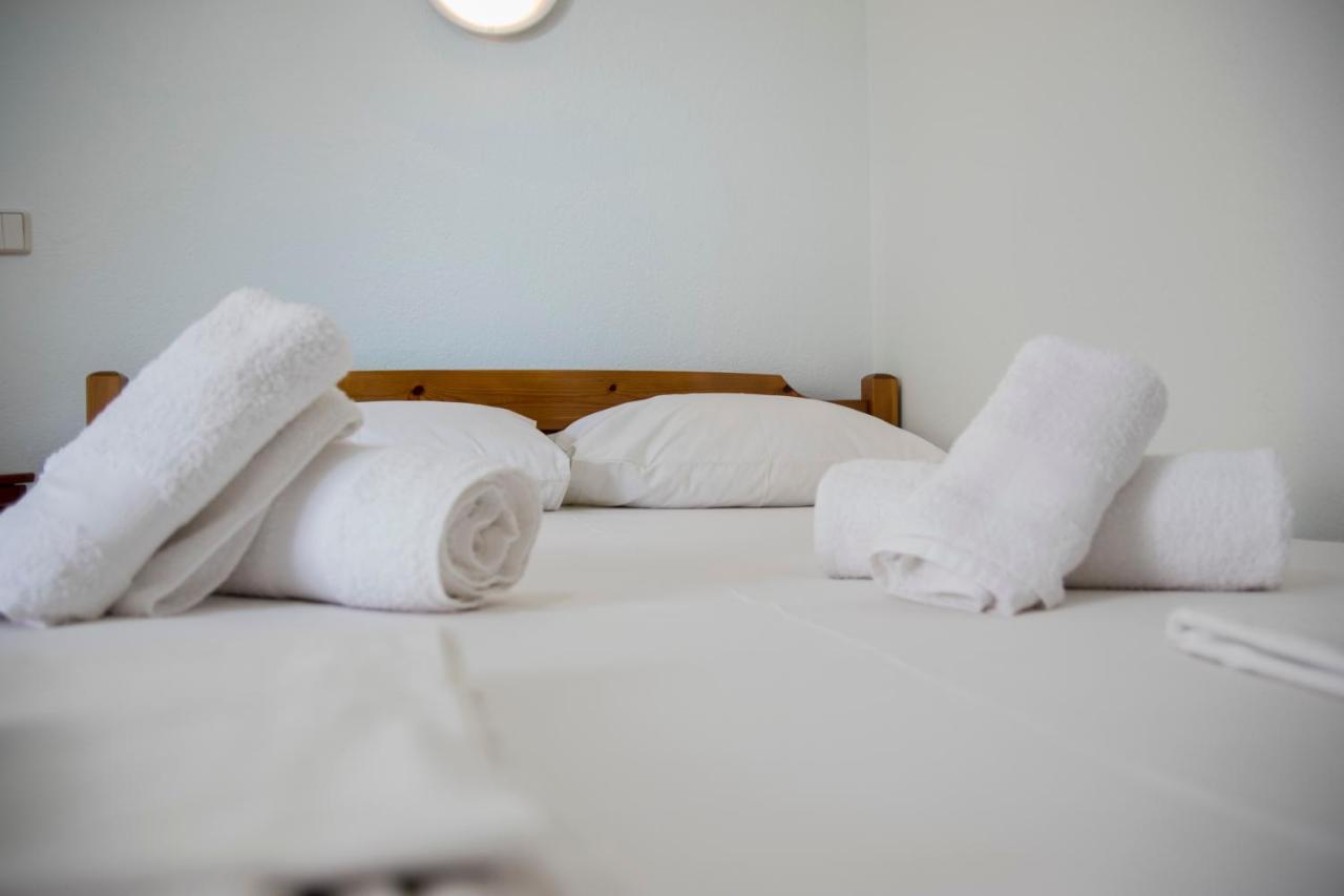Vrasná Thealos Inn מראה חיצוני תמונה