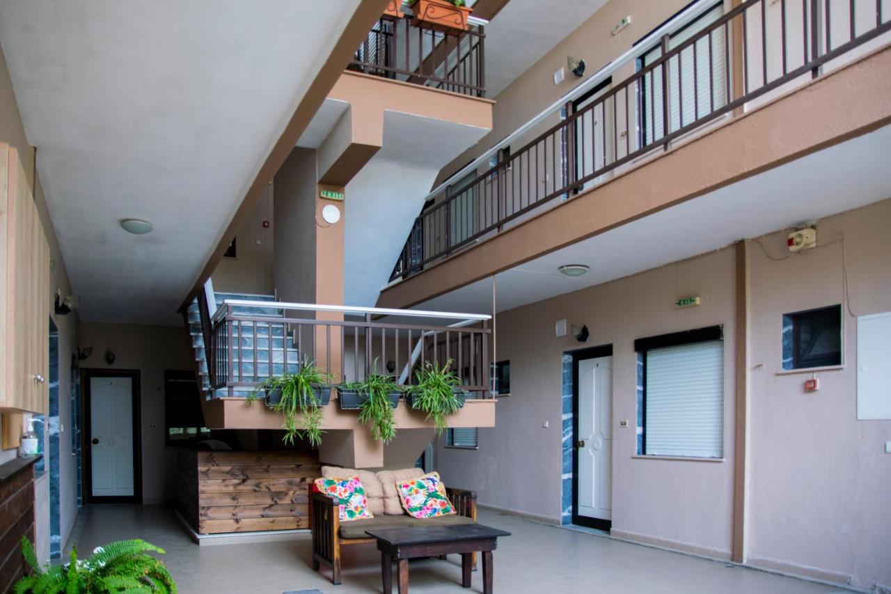 Vrasná Thealos Inn מראה חיצוני תמונה
