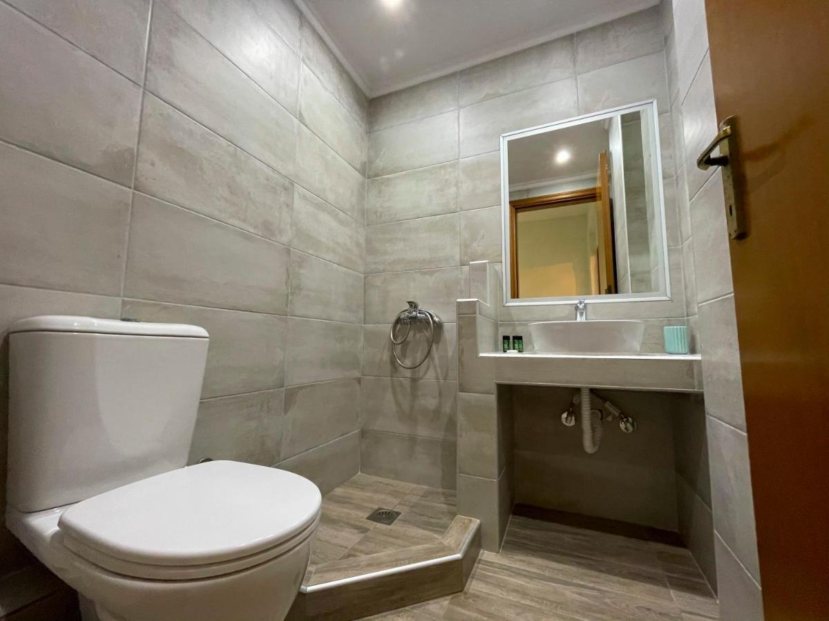 Vrasná Thealos Inn מראה חיצוני תמונה